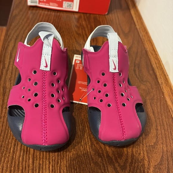Nike toddler girl Sunray Protect 2 Sandals - Pink fuchsia
NWT and box size 9C - Picture 2 of 10